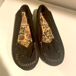 Woman’s slip Ons/ flats🔴